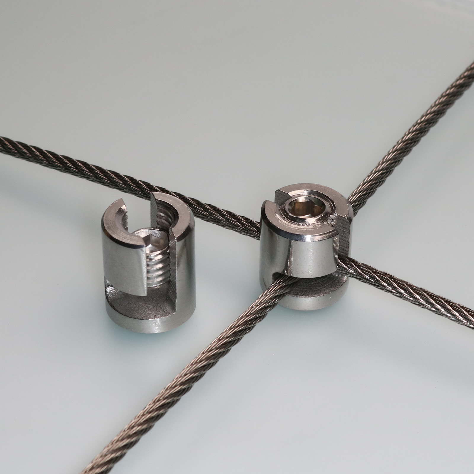 Kreuzklemme 0 - 90° / 2,0-4,0mm Drahtseil - Edelstahl 1.4401 Kreuzklemme 0 - 90° / 2,0-4,0mm Drahtseil - Edelstahl 1.4401